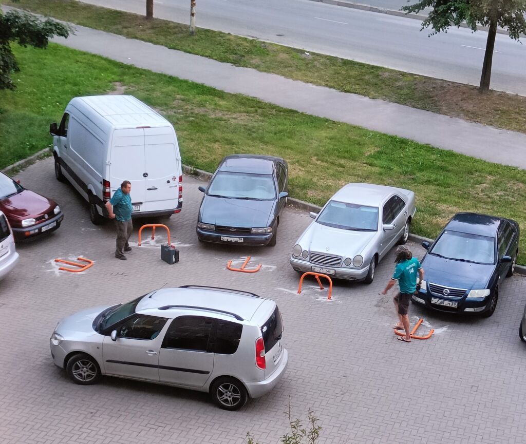 Уполномоченный по правам человека в Калининградской области › Уполномоченный  по правам человека в Калининградской области оказал содействие в  восстановлении общедоступного права пользования придомовой территорией  многоквартирного дома