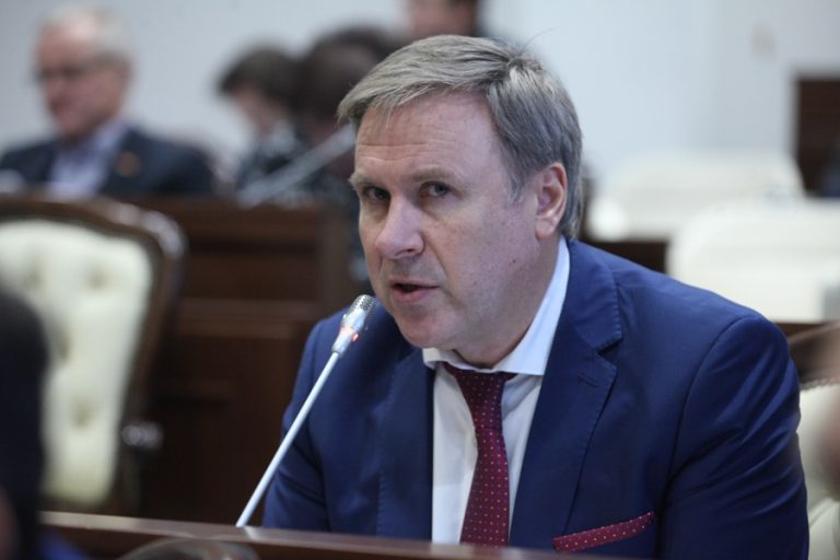 На заседании областной Думы депутаты поддержали проект федерального закона «Об общих принципах организации деятельности уполномоченных по правам человека в субъектах Российской Федерации»