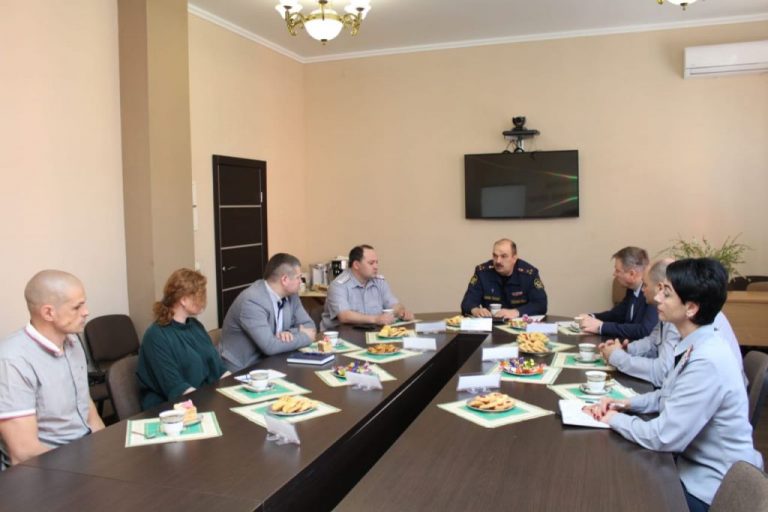 В УФСИН состоялась встреча руководителя инспекторской комиссии ФСИН России Владимира Казанцева с Уполномоченным по правам человека в регионе Владимиром Никитиным, представителями областной ОНК и общественного совета при УФСИН