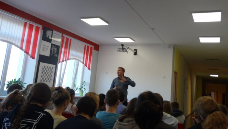 Единый урок прав человека в школе поселка  Михайлово Гусевского городского округа