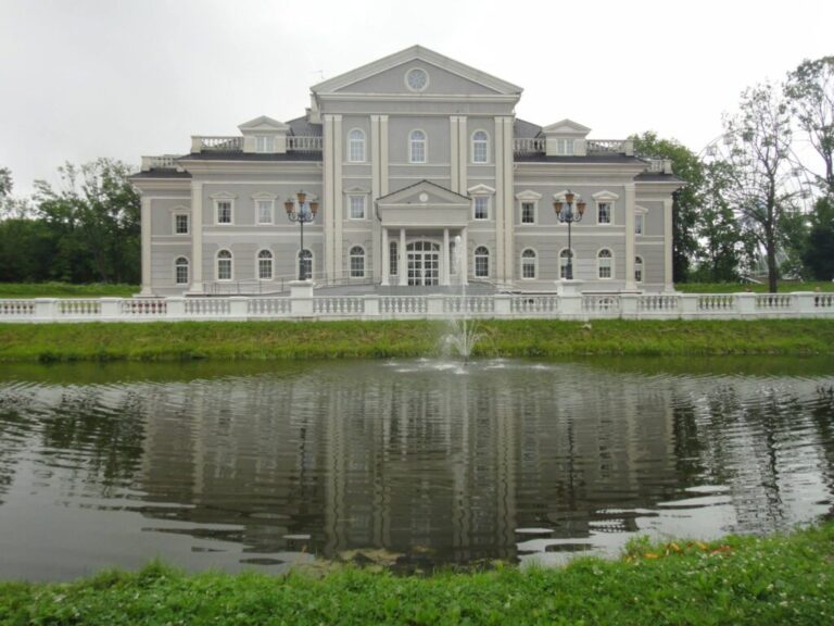 В Калининградской области смогут возобновить работу непродовольственные магазины и парикмахерские