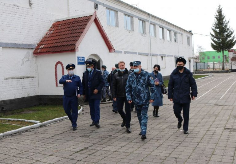 Уполномоченный по правам человека в Калининградской области проверил соблюдение прав человека в ИК-8
