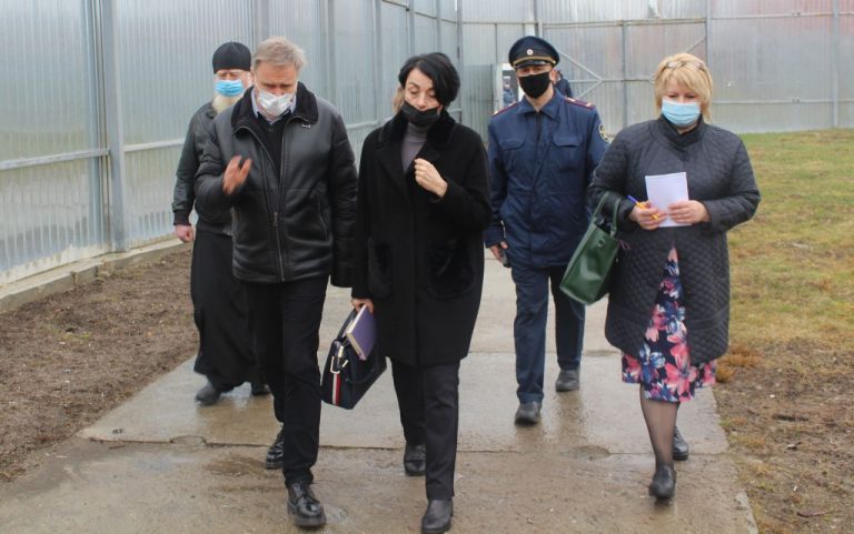 Уполномоченный по правам человека в Калининградской области проверил соблюдение прав человека в ИК-13