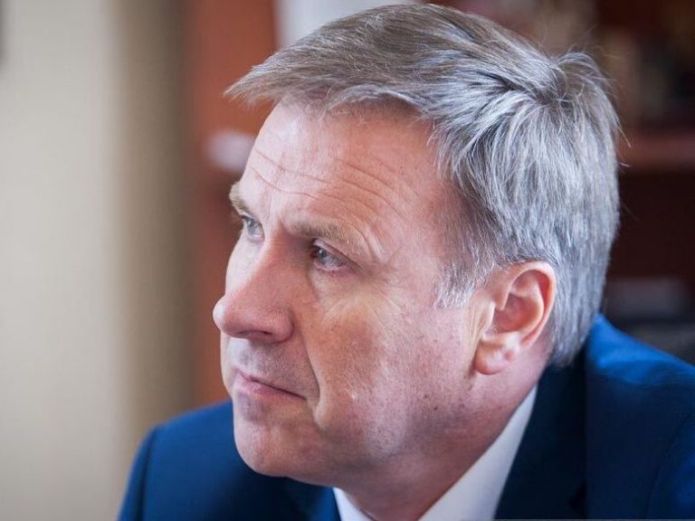 Владимир Никитин: Не в наших полномочиях улучшить благосостояние людей, наладить семейные отношения и отменить судебное решение