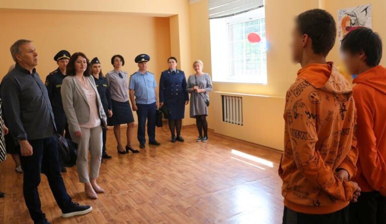 Уполномоченный по правам человека в Калининградской области посетил женскую исправительную колонию