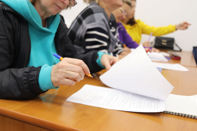 Жители региона проходят целевое обучение на помощников по уходу за людьми с инвалидностью