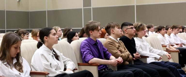 Студенты непедагогических вузов могут преподавать в школах профильные дисциплины