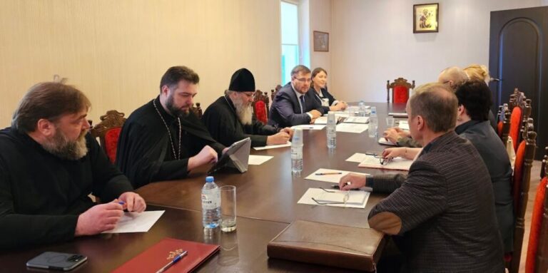 Обсудили направления взаимодействия по вопросам сохранения и укрепления традиционных российских духовно-нравственных ценностей