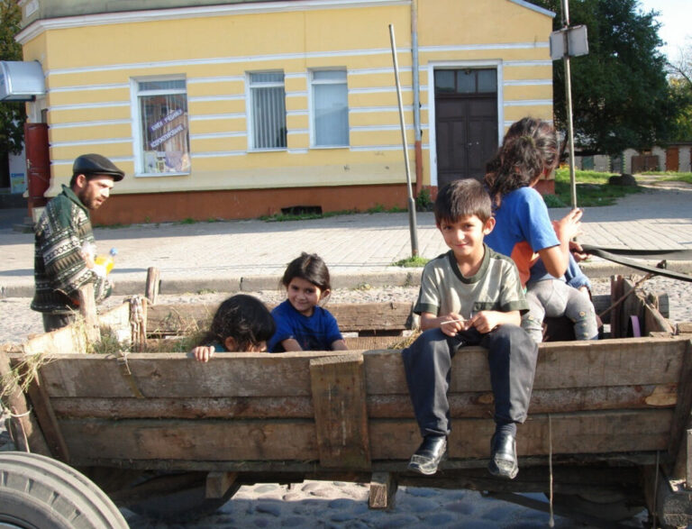 О дополнительных мерах социальной поддержки многодетным семьям Калининградской области